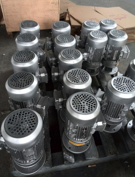 立式安裝 擺線針輪減速機(jī)
